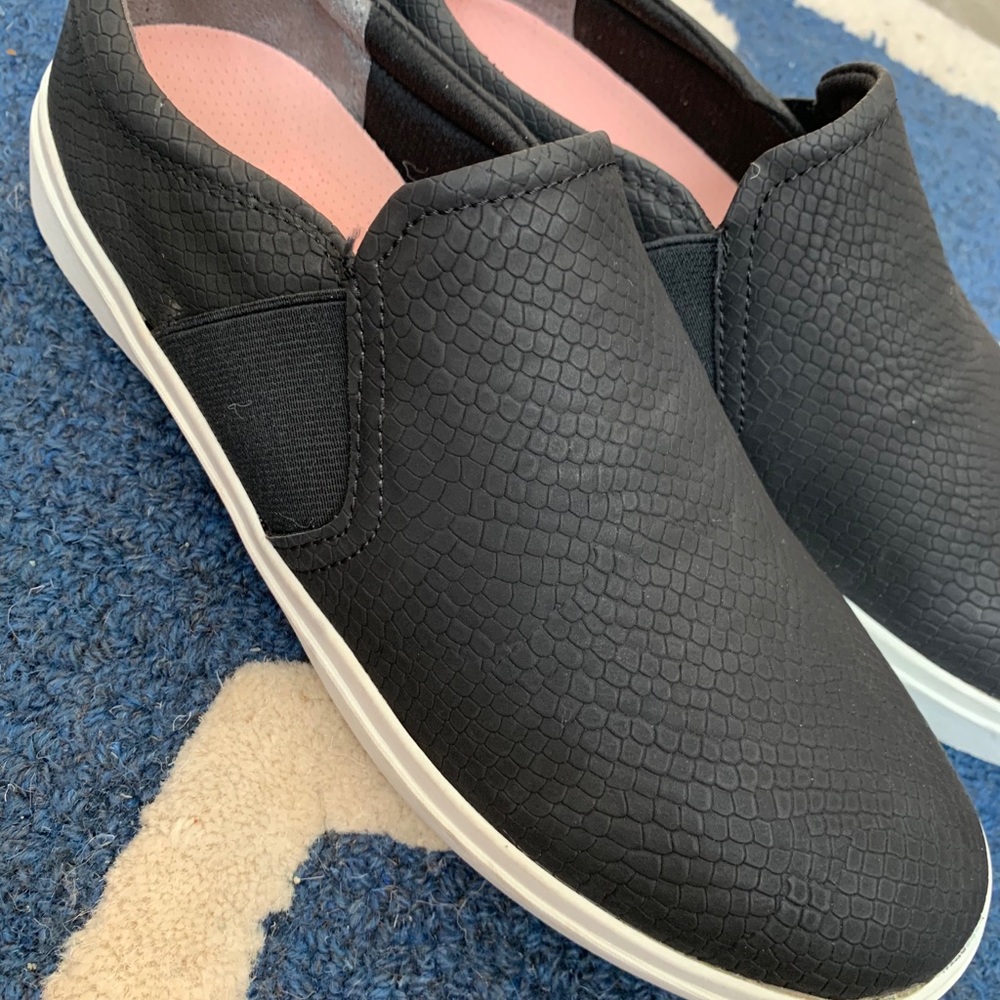 NEW~ Dr Scholl’s Black slip on sneakers
